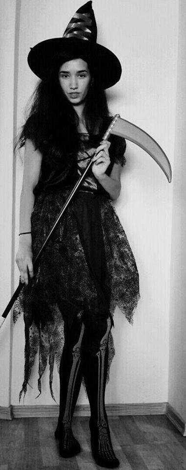 costum vrajitoare cu secera